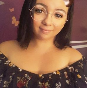 Meet your Posher, Maxine